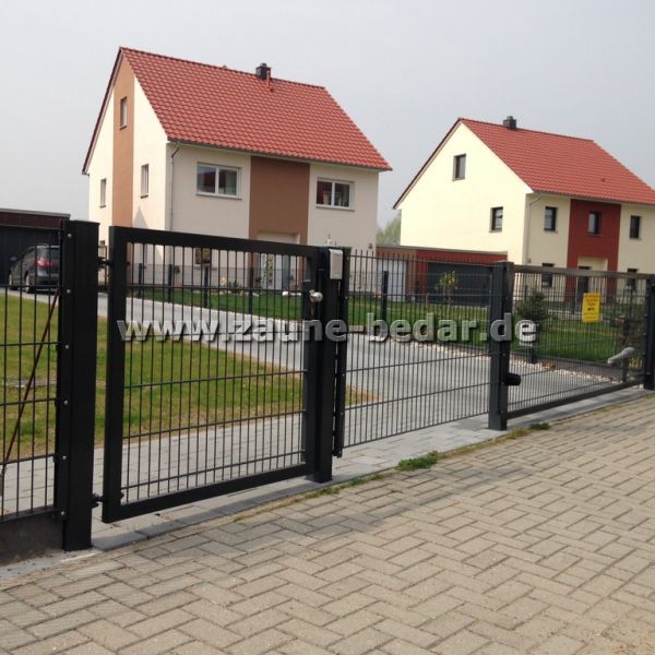 Kunstgeschmiedete Zäune aus Polen. Doppelstabmatten.Schmuck ZAUN