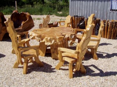 Gartenmöbel aus Massivholz, rustikal