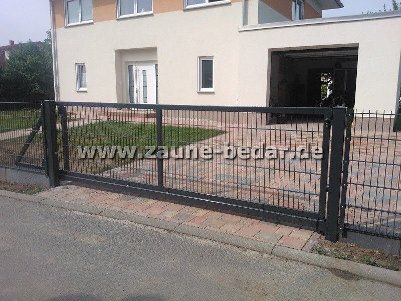Doppelstabmattenzaun, Tore mit Elektroantrieb , Sichschutz