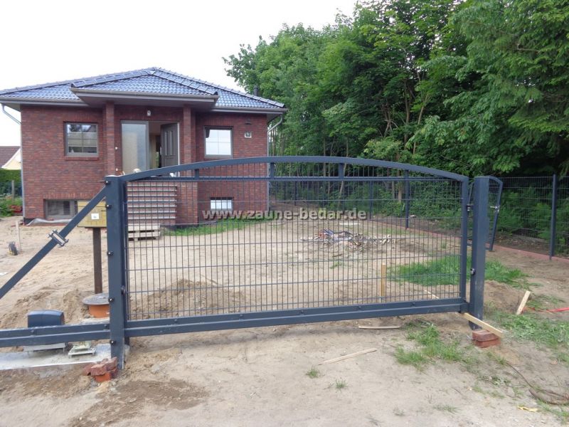 Schmiedeeiserne Zäune aus Polen / Zäune mit Füllung / Doppelstabmattenzaun aus Polen