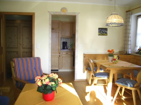 Ferienwohnungen im Landhaus Waldhauser mit Bergblick, Hunde sind willkommen und wohnen bei uns koste