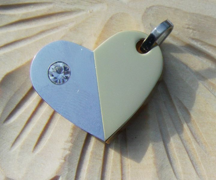 Edelstahlschmuck, zauberhaft schöner Edelstahlanhänger