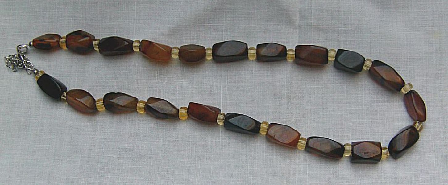 Edelsteinketten, Karneolkette 