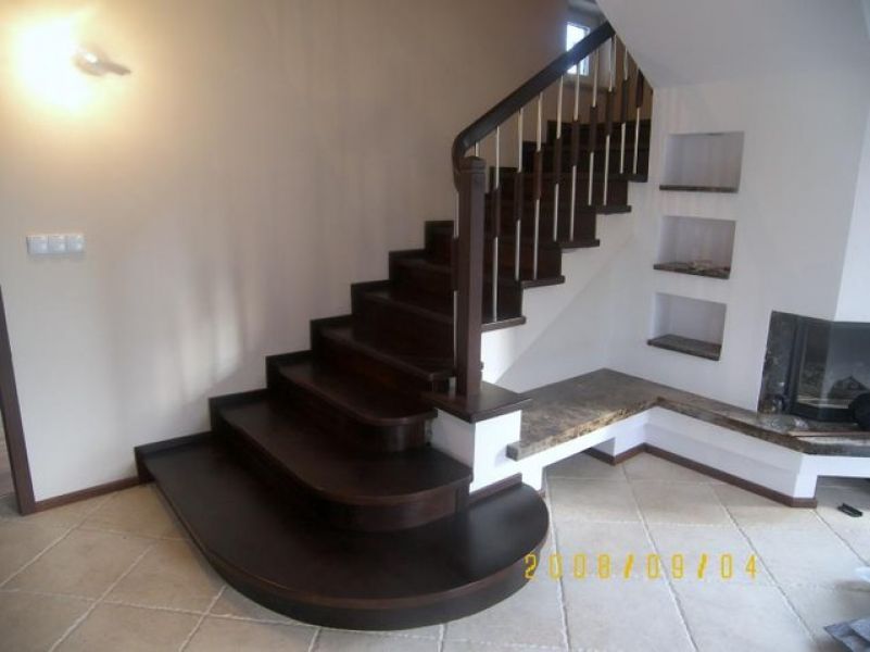 Holztreppen aus Buche, Eiche, Esche, Meranti