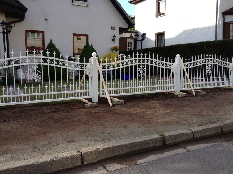 Schmiedeeiserne Zäune aus Polen. Metall ZAUN. Günstig und professionell