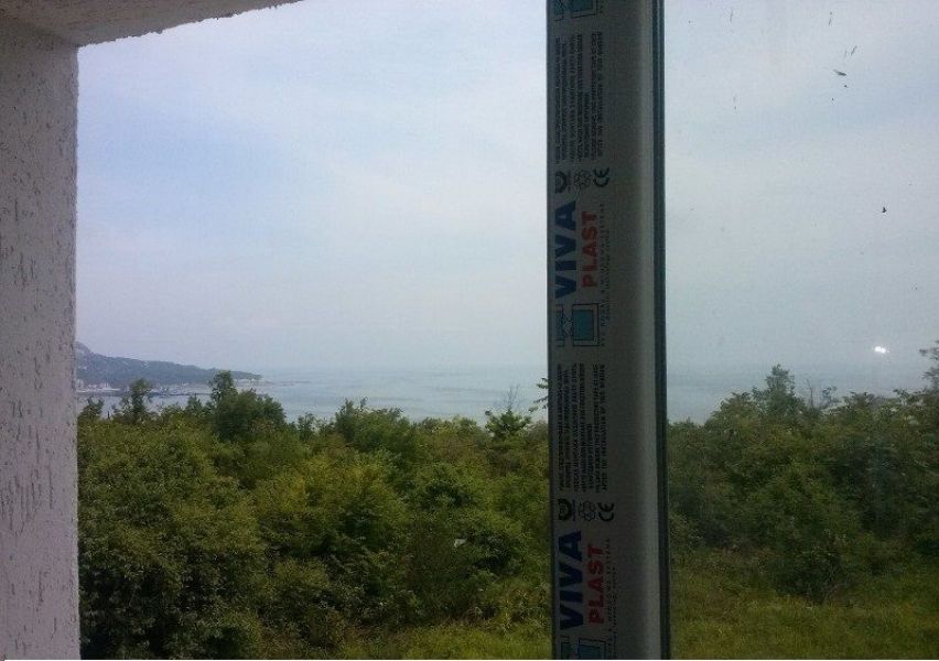 Neugebautes Einfamilienhaus auf drei Niveaus,5 Minuten vom Strand