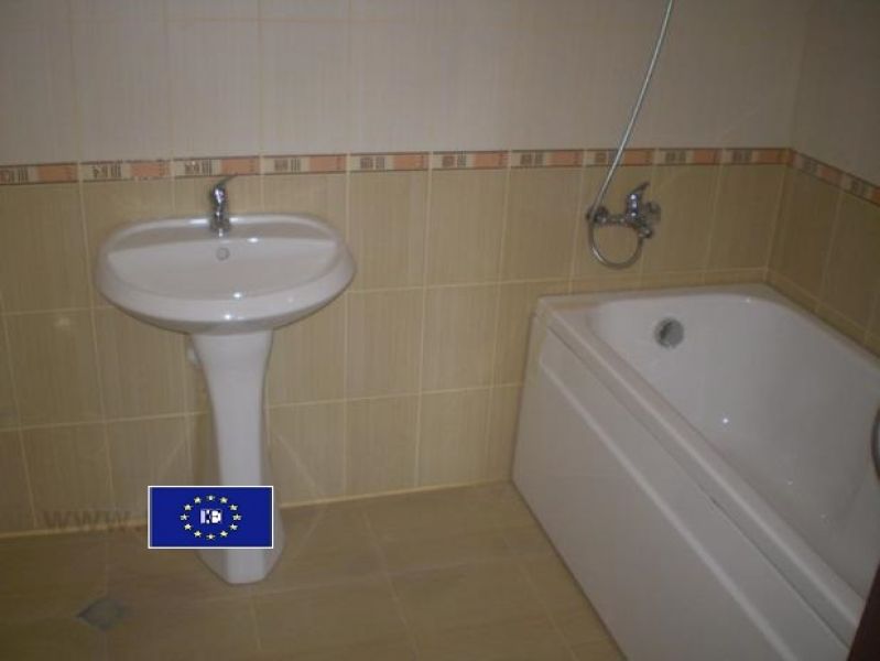 Villa mit Zugang zum Stausee ( 1.Linie )