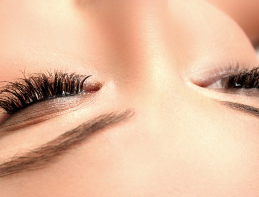 Wimpernverlängerung und Verdichtung oder Kurs zur Wimpernstylistin