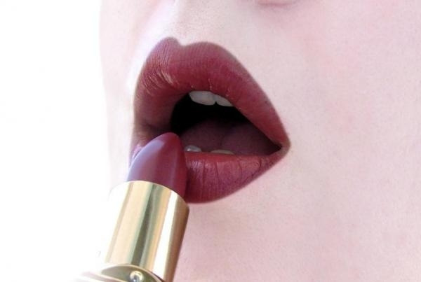 Sehr starker magischer Lippenstift