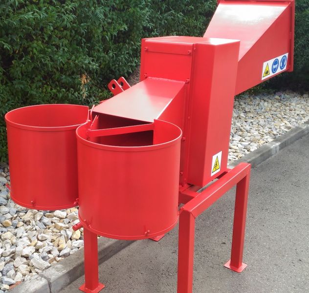 Häcksler, Holzhacker, Schredder mit dem Sacksystem für 2 Säcke