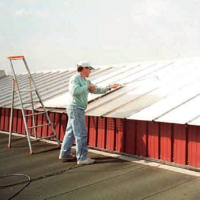 Sonnenschutzlack - Die ideale Lösung für Gewerbe und Industriedächer!