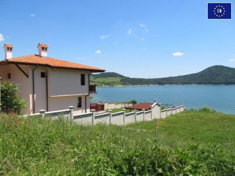 Villa mit Zugang zum Stausee ( 1.Linie )