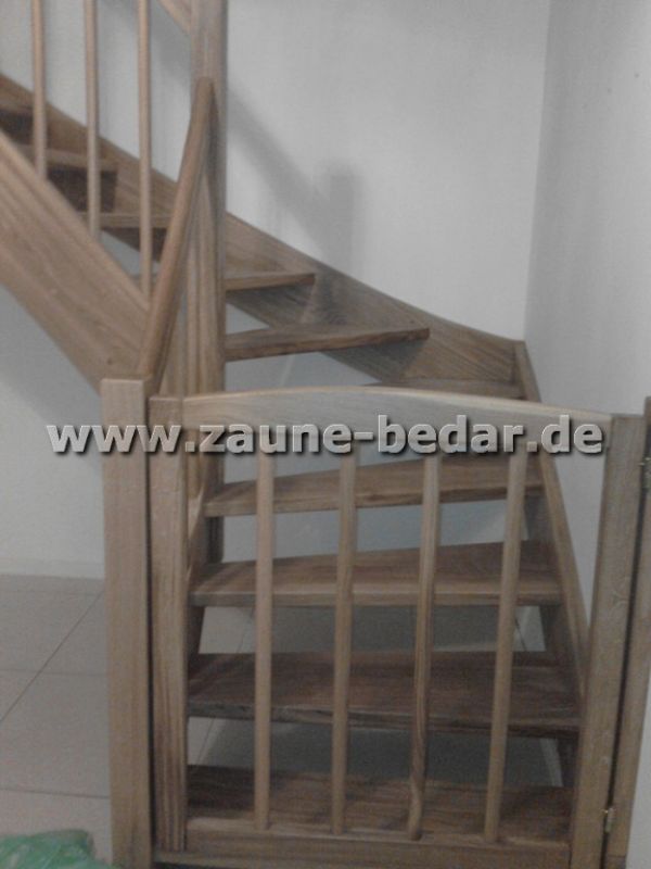 Treppe aus Polen | Holztreppe, Bolzentreppe, Verkleidung von Betontreppe