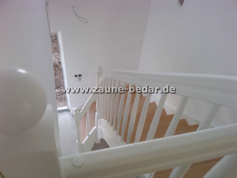 Holztreppe aus Polen. Treppen aus Holz. Bolzentreppe. Verkleidung