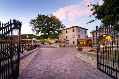 Traumhaftes Anwesen mit der Möglichkeit der Gewerblichen Nutzung - Inmitten wunderschöner Hügeln im 