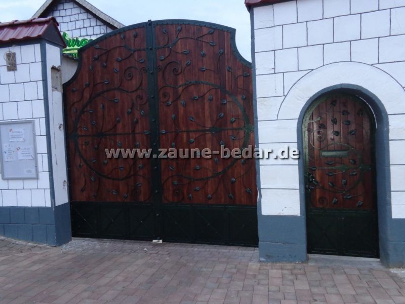 Kunstgeschmiedete Zäune aus Polen. Doppelstabmatten.Schmuck ZAUN