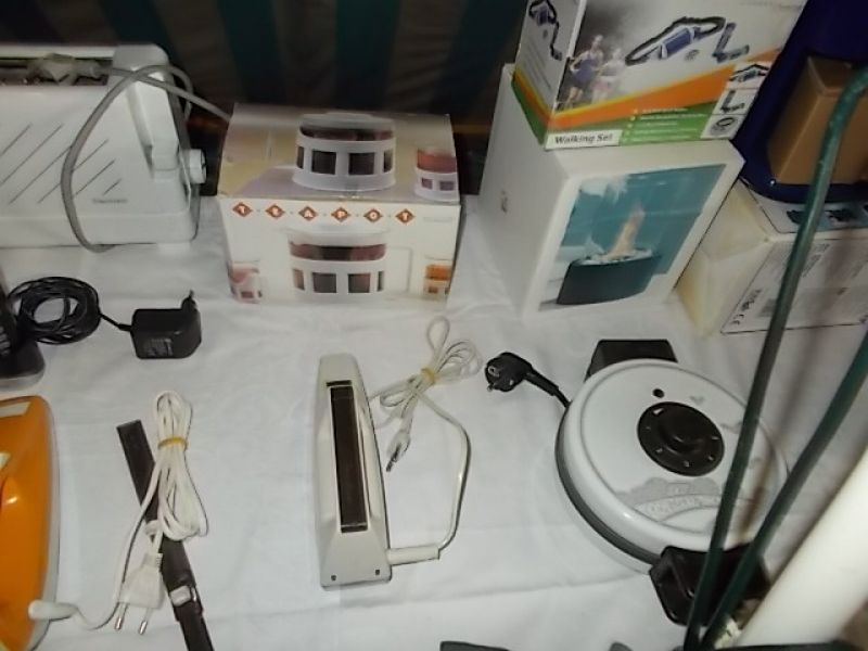 Trödel, Hausrat, Geschirr, 2 Tassen Kaffeemaschine NEU, Dekoartikel, u.v.m. 