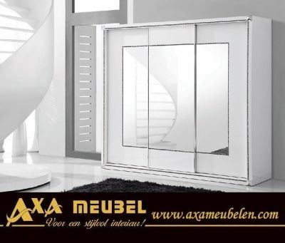 Schlafzimmer Hochglanz Weiß mit Swarovski Steinen AXA Moebel