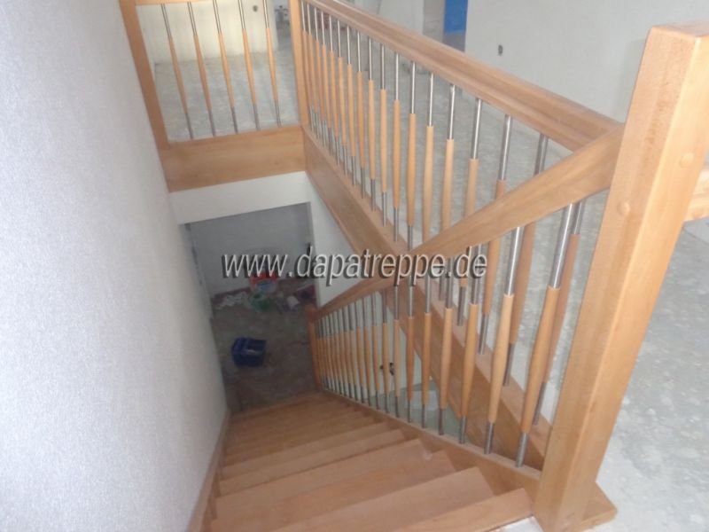 Reppe aus Polen.Massive Holztreppen,Bolzentreppe,Treppengeländer